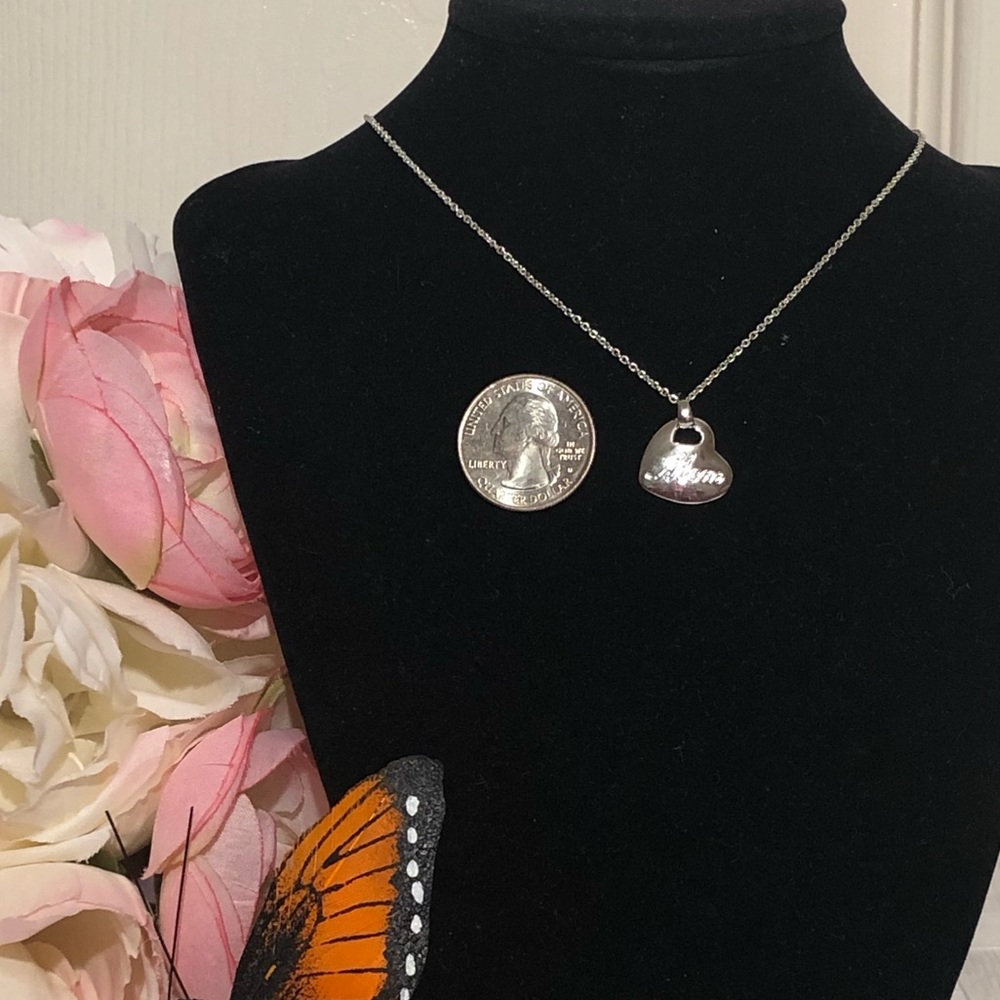 “MOM” 💼 Heart Silver Plated Pendant - Picture 5 of 10